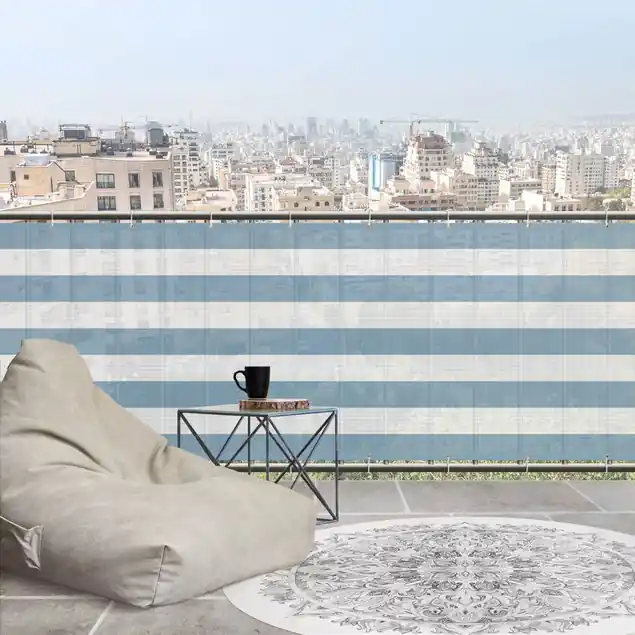 Echt Querstreifen in Pastell Blau Balkon Sichtschutz • winddurchlässiges Mesh • fertig geöst & inkl. Kabelbinder • Schutzbeschichtung • verstärkte Ränder • gefertigt in Deutschland