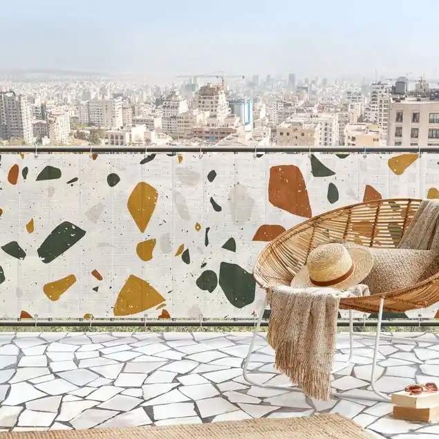 Detailliertes Terrazzo Muster Livorno Balkon Sichtschutz • winddurchlässiges Mesh • fertig geöst & inkl. Kabelbinder • Schutzbeschichtung • verstärkte Ränder • gefertigt in Deutschland Jetzt Bestellen