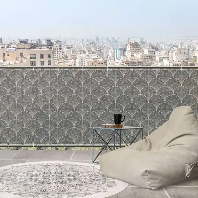 Silberoptik Art Deco Balkon Sichtschutz • winddurchlässiges Mesh • fertig geöst & inkl. Kabelbinder • Schutzbeschichtung • verstärkte Ränder • gefertigt in Deutschland Direkt Vom Hersteller