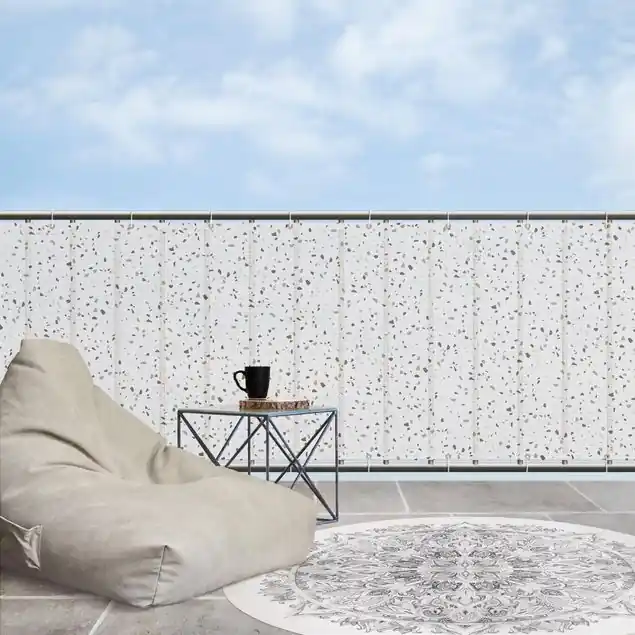 Detailliertes Terrazzo Muster Pompeji Balkon Sichtschutz • winddurchlässiges Mesh • fertig geöst & inkl. Kabelbinder • Schutzbeschichtung • verstärkte Ränder • gefertigt in Deutschland Markenprodukt