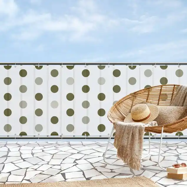 Punkte in Olive Grün Balkon Sichtschutz • winddurchlässiges Mesh • fertig geöst & inkl. Kabelbinder • Schutzbeschichtung • verstärkte Ränder • gefertigt in Deutschland Begrenztes Angebot
