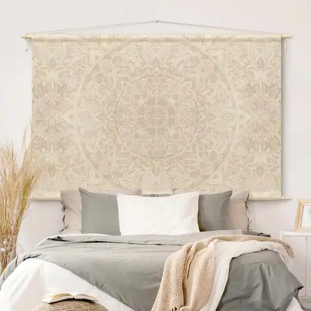 Mandala Aquarell Muster Ornament beige Wandteppich • Handarbeit aus Deutschland • inkl. Rundhölzer & Baumwollseil • lösemittelfrei • natürliche Raumwirkung Jetzt Bestellen