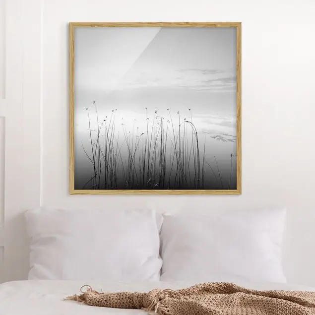 Versand Am Gleichen Tag Idylle am See Schwarz-Weiß Bild mit Rahmen in Manufakturqualität • Eiche naturbelassen • inkl. Rahmung von Hand • Made in Germany