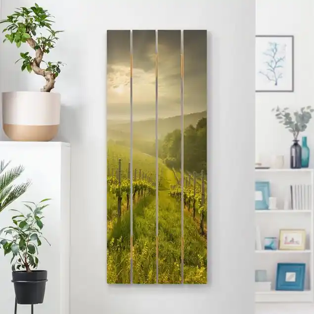 Sofort Bestellen Sonnenstrahlen Weinberg Holzbild Plankenoptik - Hochformat