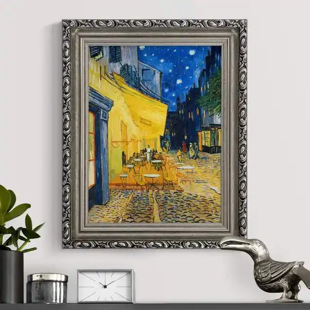 Ausverkauf Vincent van Gogh - Café-Terrasse in Arles Brillantes Leinwandbild • inkl. silbernem Barockrahmen • Made in Germany • filigrane Verzierungen in Antikoptik • perfektes Eyecatcher-Piece