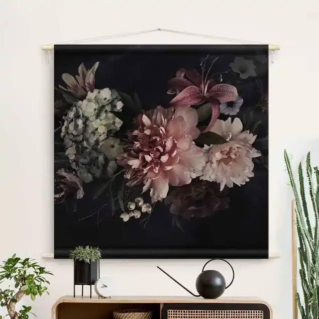 Mega-Angebot Blumen mit Nebel auf Schwarz Wandteppich • Handarbeit aus Deutschland • inkl. Rundhölzer & Baumwollseil • lösemittelfrei • natürliche Raumwirkung