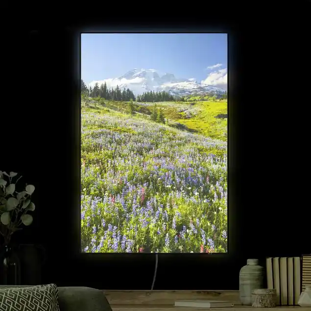 Rabatt Bergwiese mit roten Blumen vor Mt. Rainier LED-Wechselbild