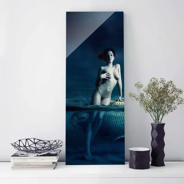 Preisreduziert Frauenakt mit Fisch Glasbild - Hochformat