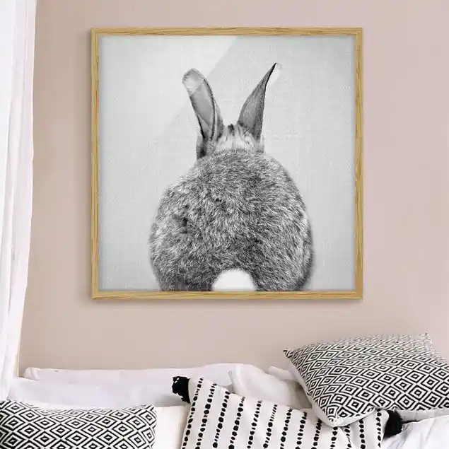 Hase von hinten Schwarz Weiß Bild mit Rahmen in Manufakturqualität • Eiche naturbelassen • inkl. Rahmung von Hand • Made in Germany Sonderaktion